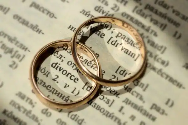 Image of rings removed before divorce mediation Clacton-on-Sea